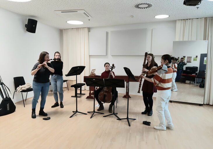 Alte Musik Ensemble beim Musizieren