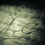 Schubertbrille und Noten (c) Nicola Hackl-Haslinger