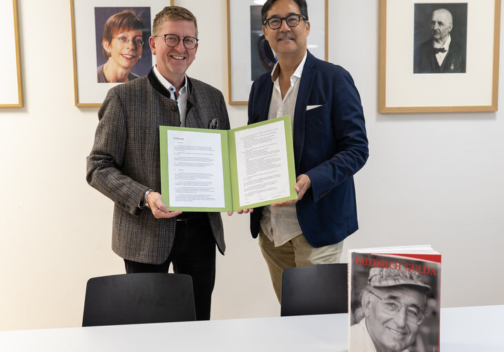 Martin Rummel und Rico Gulda mit Urkunde
