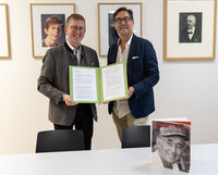 Martin Rummel und Rico Gulda mit Urkunde