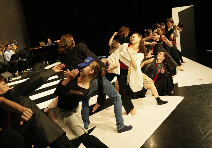 Schauspiel Studierende bei Produktion