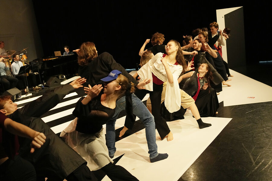 Schauspiel Studierende bei Produktion