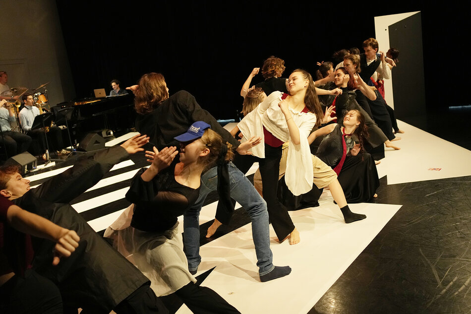 Schauspiel Studierende bei Produktion