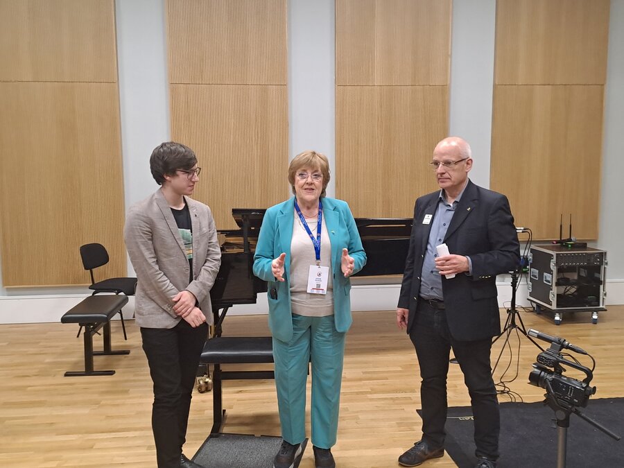 Gruppenfoto mit 3 Personen