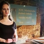 Hackbrettistin Andrea Stracinova (c) privat