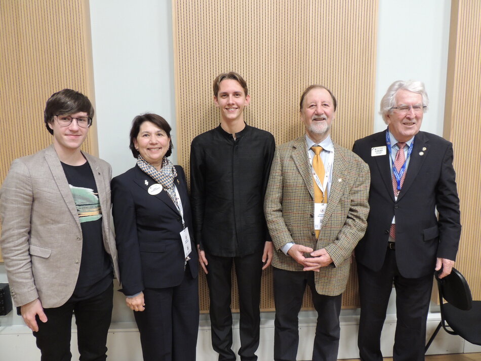 Gruppenfoto mit 5 Personen