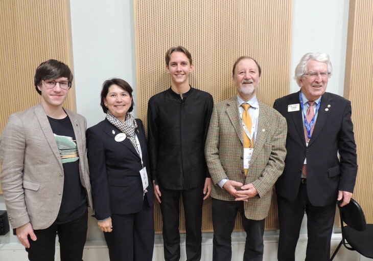 Gruppenfoto mit 5 Personen