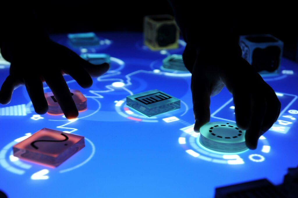 reactable synthesizer and hands